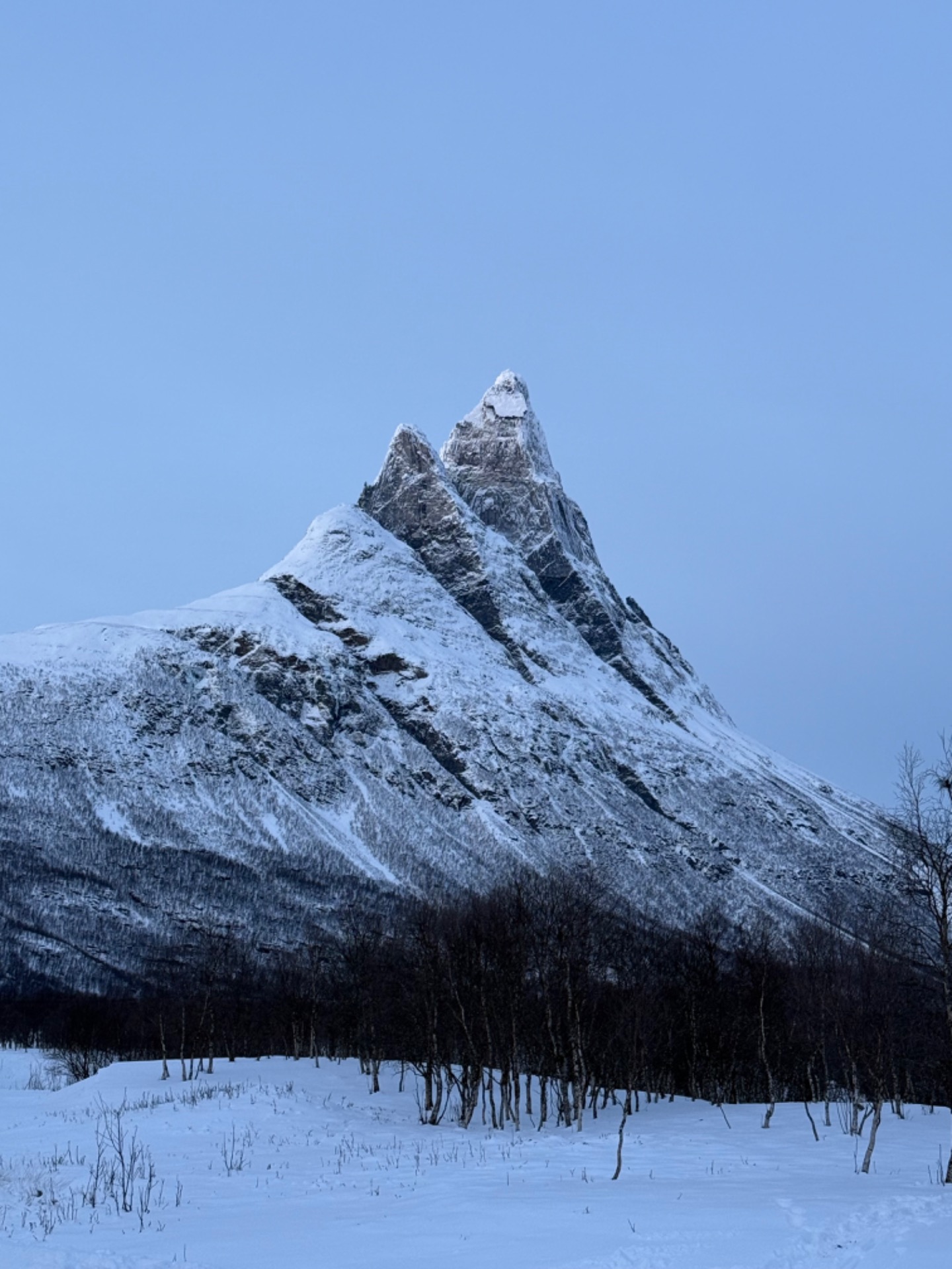Montañas de los Alpes Lyngen, uno de los paisajes más salvajes del Ártico noruego.